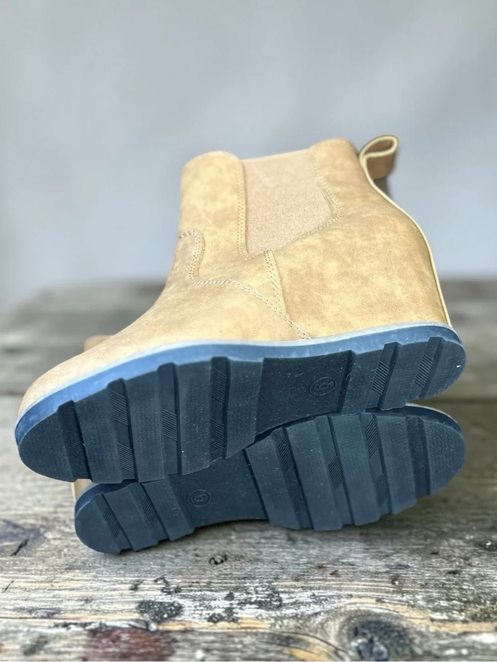 Universal Thread Tan Wedge Chelsea Ankle Boots Women Size 6